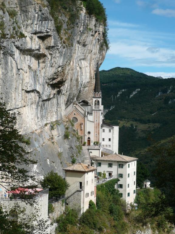 La Corte Dei Limoni Apartment Caprino Veronese Luaran gambar